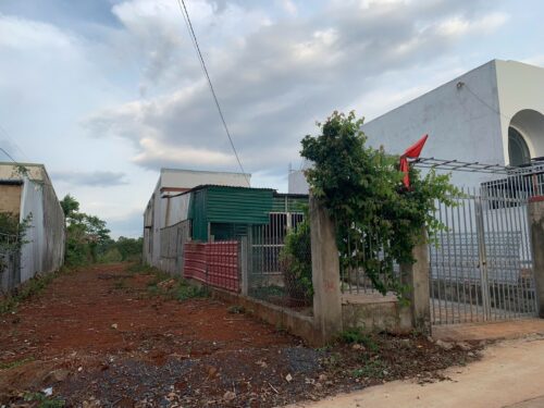 Bán đất tặng nhà cấp 4