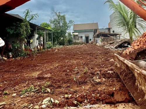 đối diện nhà hoa hậu H'Hen Niê