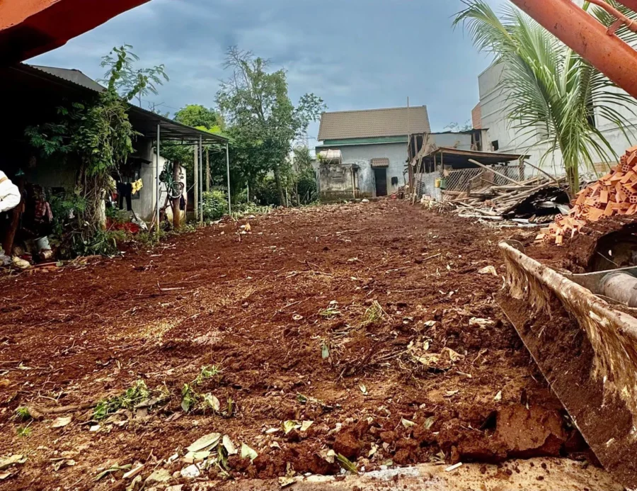 đối diện nhà hoa hậu H'Hen Niê